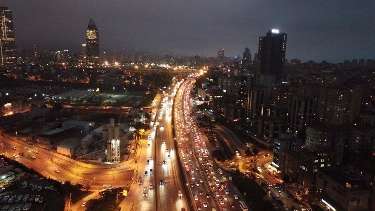 Toplu ulaşımda ve trafikte akşam yoğunluğu