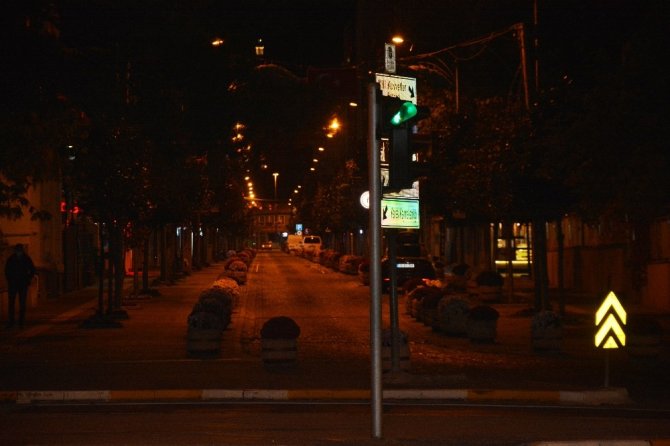 Kısıtlamalar başladı, Balıkesir sokakları boşaldı