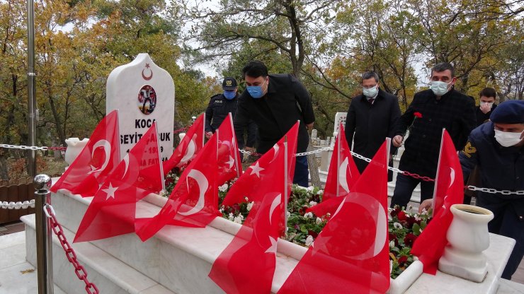 Seyit Onbaşı mezarı başında anıldı