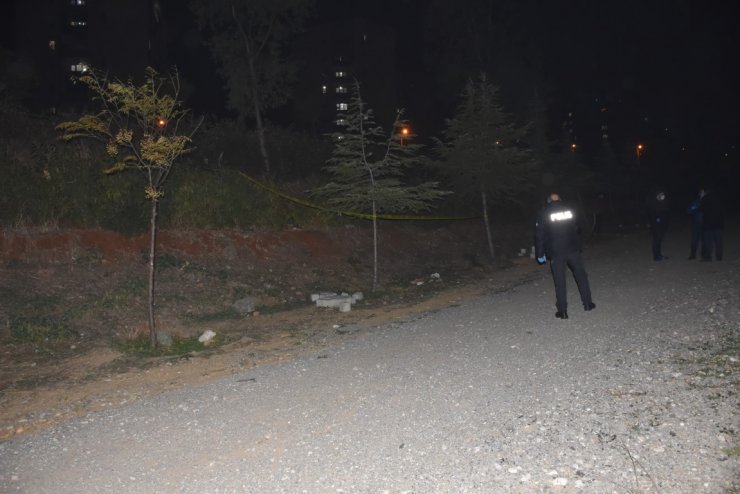 İzmir'de boş arazide ölü bulunan kişi, arkadaşlarına 'Hakkınızı helal edin' yazılı mesaj atmış