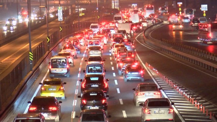 İstanbul'da kısıtlamanın başlamasının ardından trafik yoğunluğu