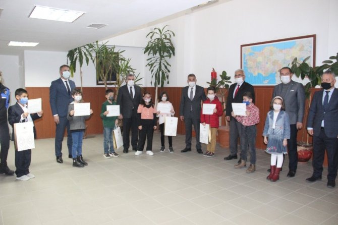 Karaman’da robotik kodlama kursunu bitiren öğrencilere sertifika