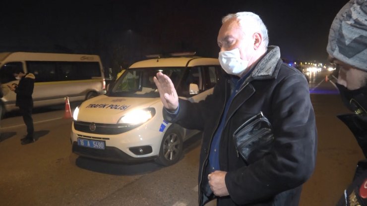 Kısıtlamayı ihlal eden 71 yaşındaki sürücü maskesiz ve alkollü yakalandı