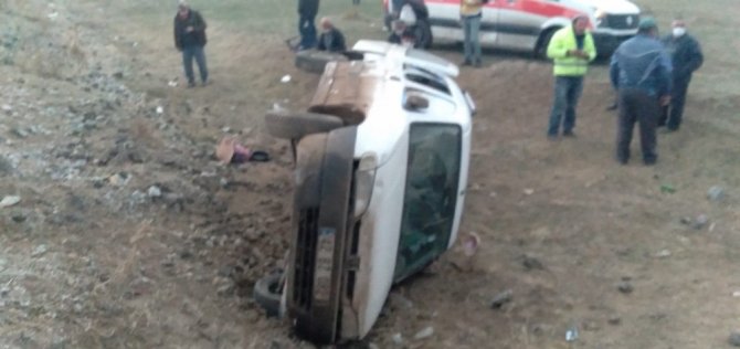Konya'da hatalı sollama kazaya neden oldu! 3 araç birbirine girdi