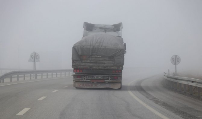 Konya’da sis trafiği olumsuz etkiledi