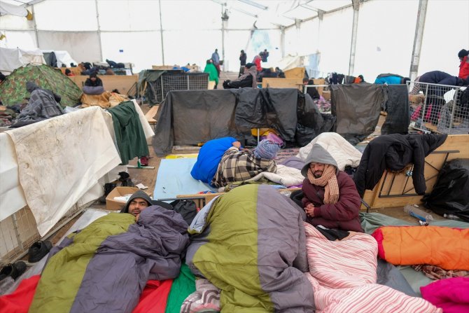 Göçmenler ağır kış şartlarında yaşam mücadelesi veriyor