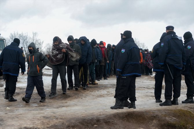Göçmenler ağır kış şartlarında yaşam mücadelesi veriyor