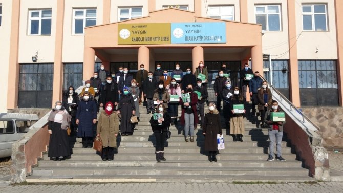 İnternet erişiminin olmadığı köylere öğretmenler ders notlarıyla ulaştı