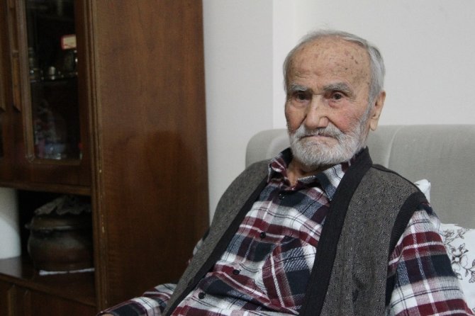 Konya'daki asırlık dede koronavirüsü yendi...98 yaşında, 6 çocuk ve 22 torunu var