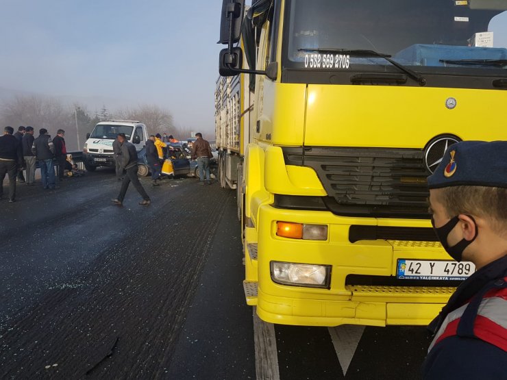 Konya'daki zincirleme kazada otomobilde sıkışan baba- oğul kurtarıldı