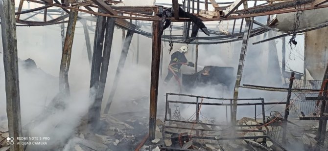Marmaris Değirmenyanı’nda prefabrik ev tamamen yandı