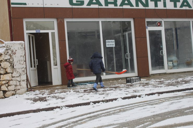 Konya'da kar yağışı çocukları sevindirdi