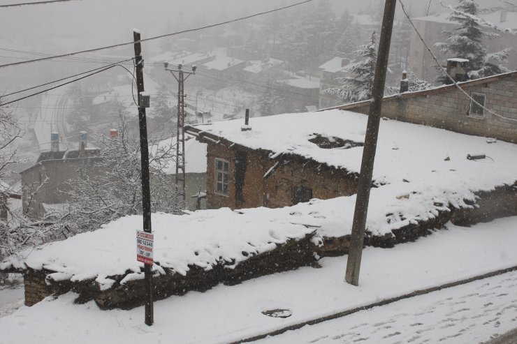 Konya'da kar yağışı çocukları sevindirdi