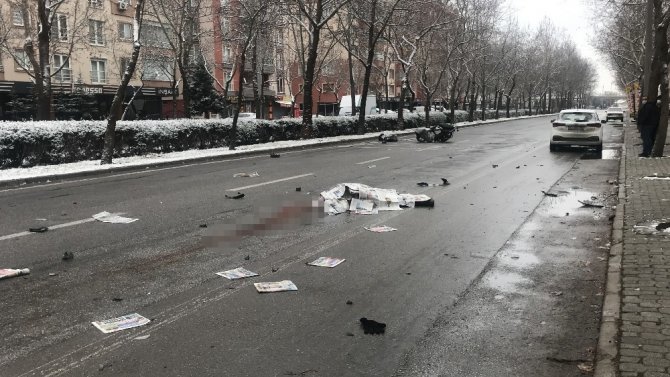 Otomobilin çarptığı gazete dağıtıcısı hayatını kaybetti