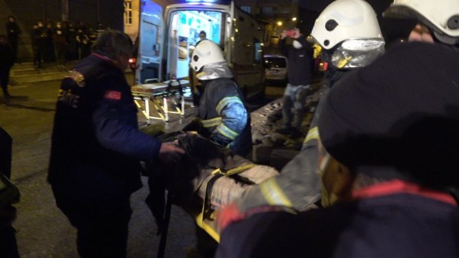Gaziantep’te metruk bina çöktü: 4 yaralı