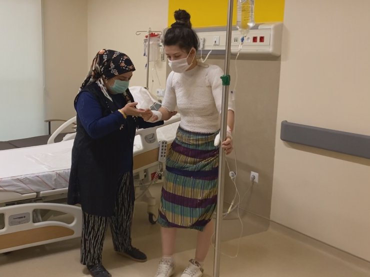 Eşinin ve 1,5 yaşındaki kızının üzerine kaynar su döken koca: Kazara oldu