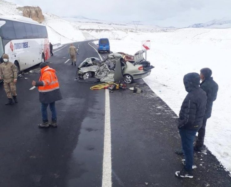 Erzurum'da hastane dönüşü feci kaza