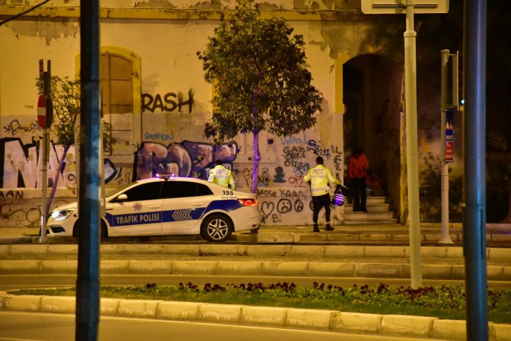 İzmir polisinden yürek ısıtan görüntüler 