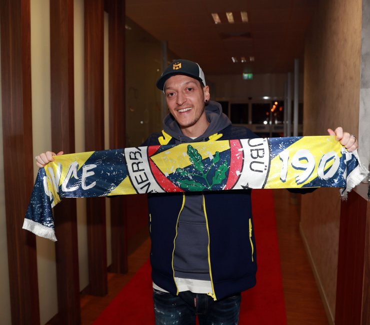 Mesut Özil: Fenerbahçe formasını giyeceğim için çok mutluyum