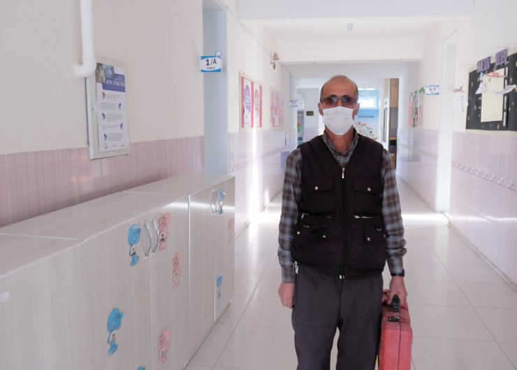 Konya'da 18 yıl çobanlık yaptı, şimdi temizlik görevlisi...Matematik hesabı ve hafızasıyla şaşırtıyor