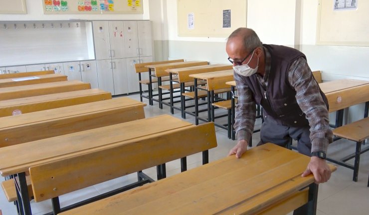 Konya'da 18 yıl çobanlık yaptı, şimdi temizlik görevlisi...Matematik hesabı ve hafızasıyla şaşırtıyor