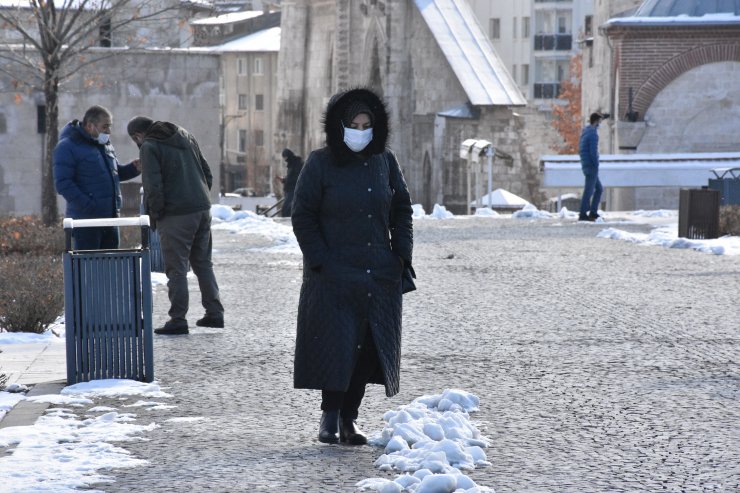 Maske sadece koronavirüsten değil, soğuktan da koruyor