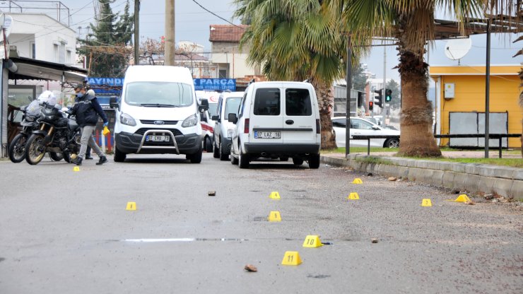 Antalya'da silahlı, sopalı, muştalı kavga: 3 yaralı