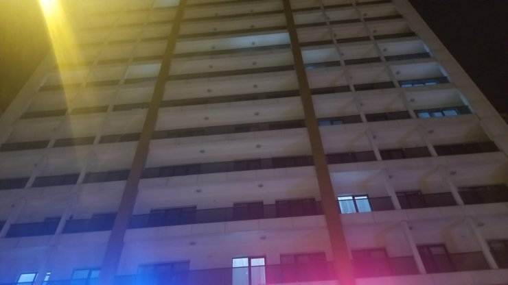 Esenyurt'ta 17 yaşındaki genç kız otelin 8 katından düşerek hayatını kaybetti 