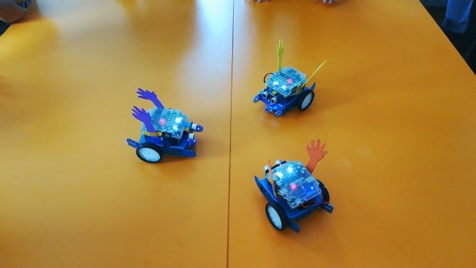 Çocukların “Erik Dalı” oynayan robotlarına büyük ilgi