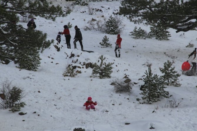 Fethiye’nin  yüksek kesimlerine yılın ilk karı düştü