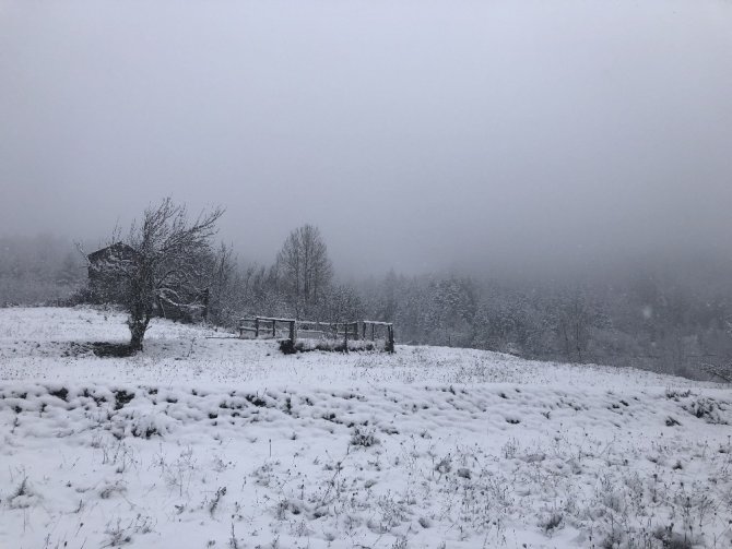 Ilgaz Dağı’nda beklenen kar yağışı başladı