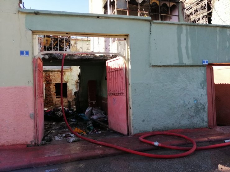 Konya'da ev yangını! anne öldü, 3 yaşındaki Okay ve dayısı kurtarıldı