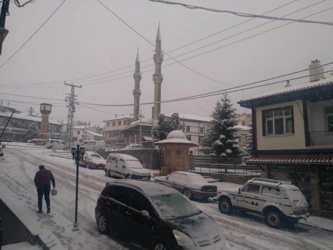 Konya’nın ilçelerinde etkili kar yağışı