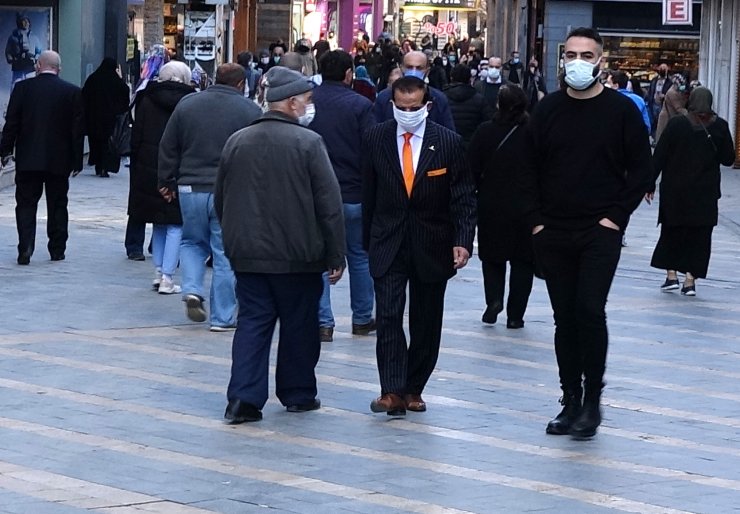 Prof. Dr. Özlü: Maske karbondioksit birikmesine neden olmaz