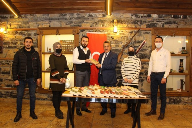 AK Parti Seydişehir Gençlik Kolları Başkanlığı'ndan yeni kütüphaneye kitap bağış