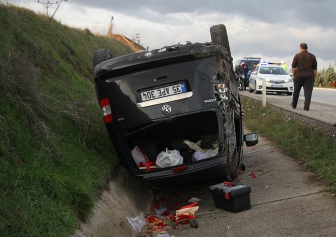 İzmir'den Konya'ya kız istemeye gelirken kaza yaptılar! Araç takla attı