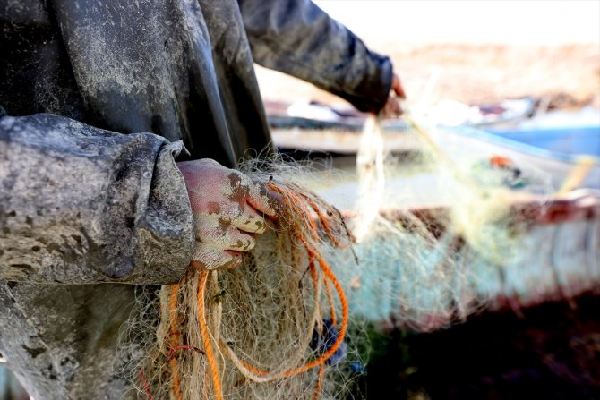Tatlı su balıkçılarının kış şartlarındaki zorlu mesaisi