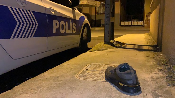 Pendik'te kavga ihbarına giden polislere camdan uyuşturucu madde, halı ve ayakkabı fırlatıldı
