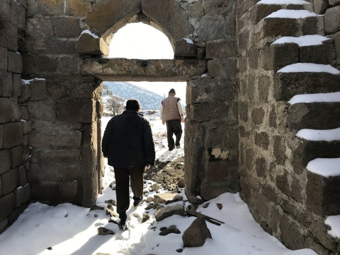 Karaman'daki Değle ören yerinin gönüllü bekçileri nöbetleşe görev yapıyor