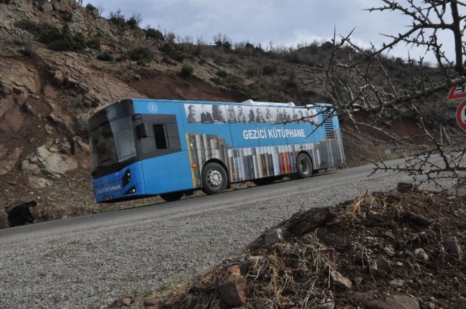 Gezici kütüphane çocuklar için köy yollarında