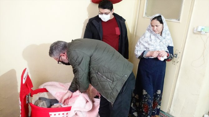 Konya'da dört arkadaş, ihtiyaç sahibi ailelerin yuvasına mutluluk taşıyor