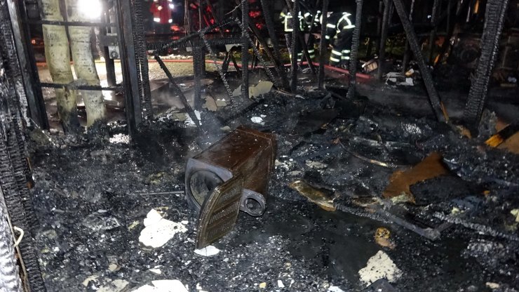 Sobadan çıkan yangın tek katlı evi kül etti, enkazdan Kuran-ı Kerim çıkarıldı