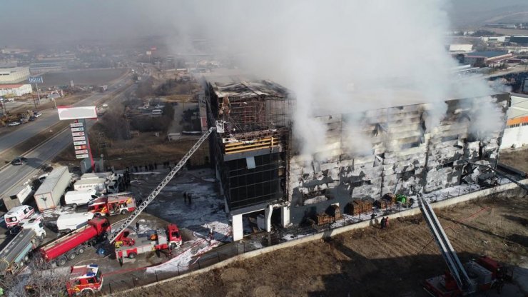 Ankara'da gıda şirketi deposu yandı