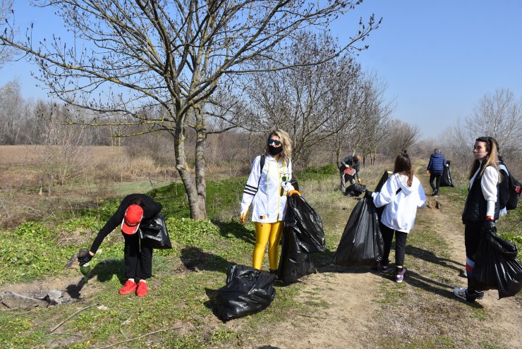 Edirne'de Türk,Yunan ve Bulgar gönüllüler çevreyi temizledi