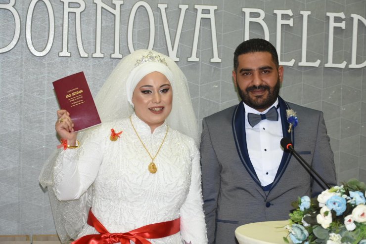 İzmir depreminde 9.5 saat sonra enkazdan çıkan Buse evlendi