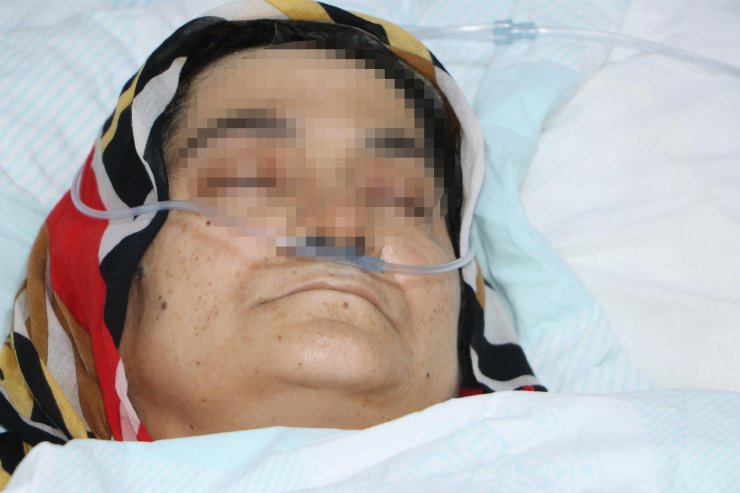 72 yaşındaki koca, üvey kızının gözü önünde eşini göğsünden vurdu