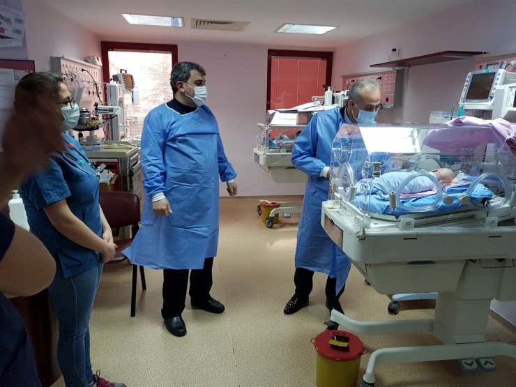 Uçakta bebeğin hayatını kurtaran doktor vekil, 2 hastaya daha müdahale etmiş