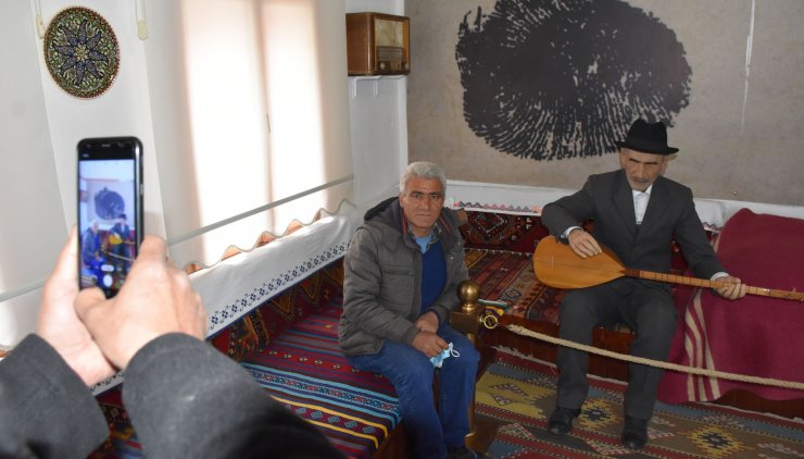 Aşık Veysel, vefatının 48'inci yılında mezarı başında anıldı