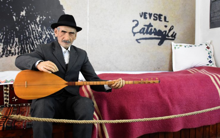 Aşık Veysel, vefatının 48'inci yılında mezarı başında anıldı