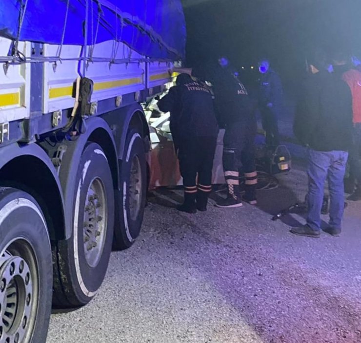 Konya'da otomobil, kamyona arkadan çarptı; sürücü yaralı